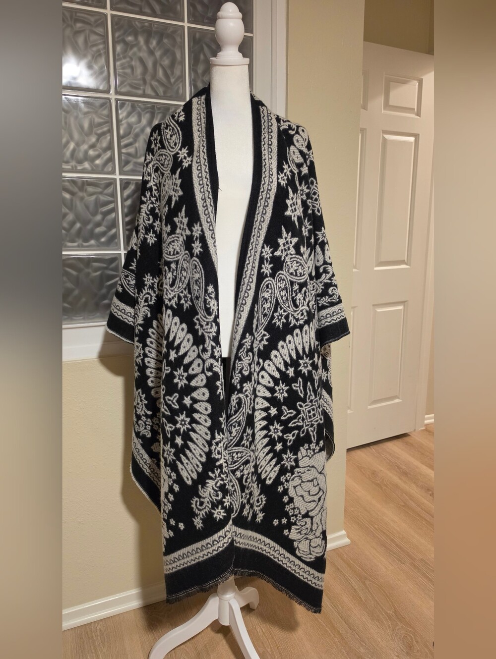 Black & White Patterned Open Front Women's Shawl Coat